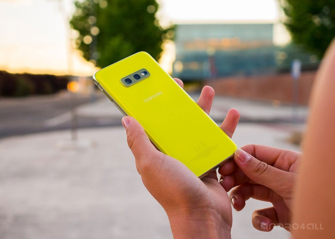 Samsung Galxy S10e amarillo