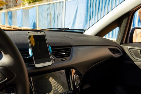Cómo elegir el soporte ideal para llevar el móvil en el coche o la moto Cómo elegir el soporte ideal para llevar el móvil en el coche o la moto