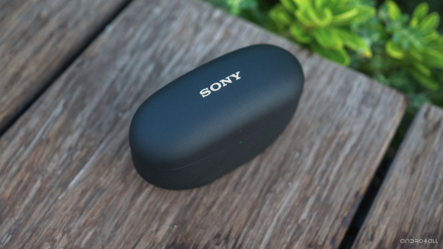Auriculares Sony WF-1000XM5 en su estuche cerrado