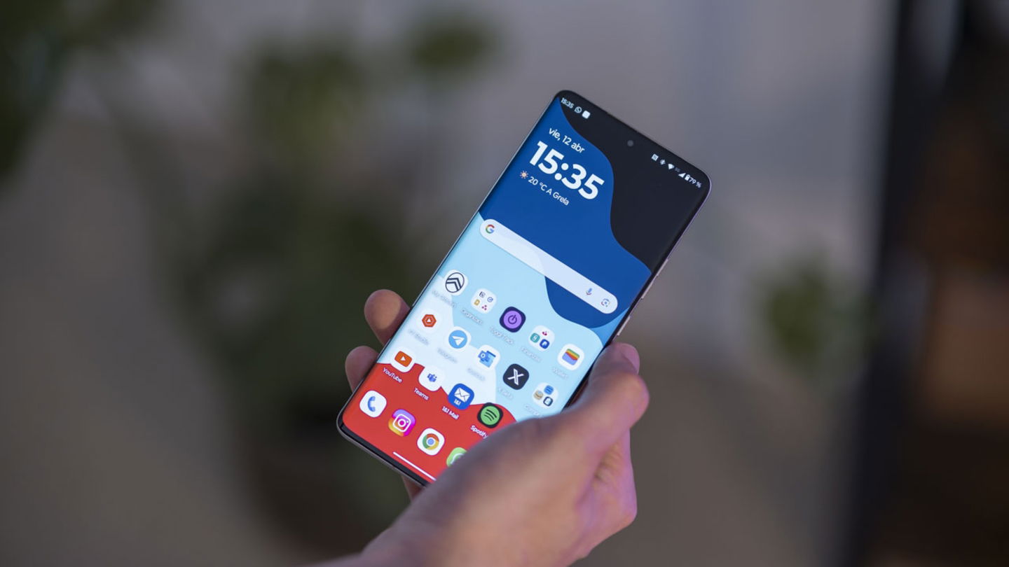 motorola-edge-50-pro-pantalla-fluida
