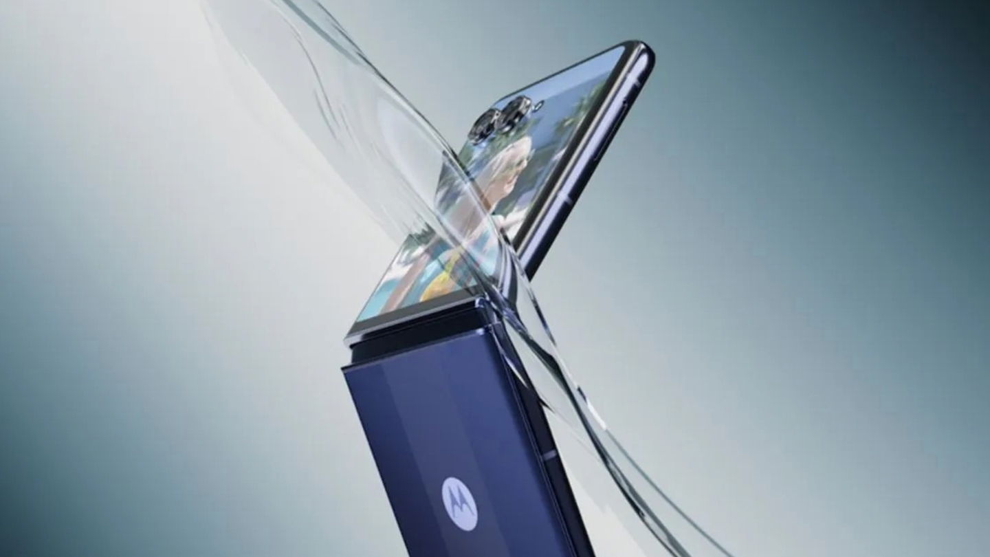 Nuevos razr 50 y 50 ultra motorola va a por todas con la integración de la IA, resistencia a inmersiones y teleobjetivo en plegables de tipo concha