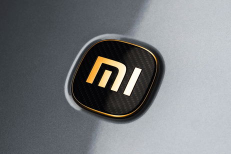 Han descubierto que la insignia del Xiaomi SU7 Ultra contiene oro. Ahora, las están arrancando de los coches