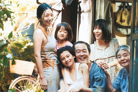 Los japoneses lo llevan de otra manera. La película ganadora de la Palma de Oro que reivindica la familia en los momentos difíciles Los japoneses lo llevan de otra manera. La película ganadora de la Palma de Oro que reivindica la familia en los momentos difíciles